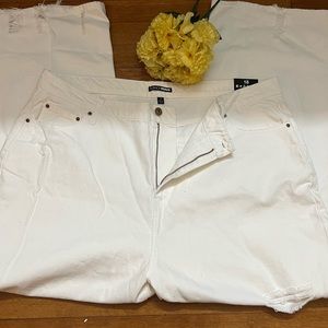 Fashion nova white jean size 18